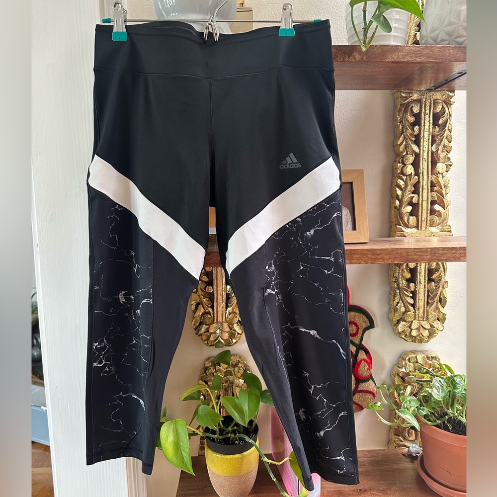 Adidas : TRAIN ESSENTIALS HIGH-WAISTED 3/4 LEGGINGS Mesh detailing
